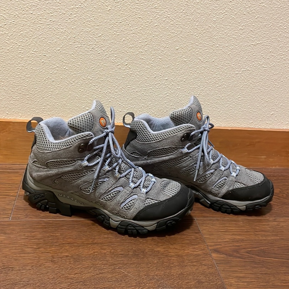 *LIKE NEW* Merrell Moab Hiking Boots size 9.5